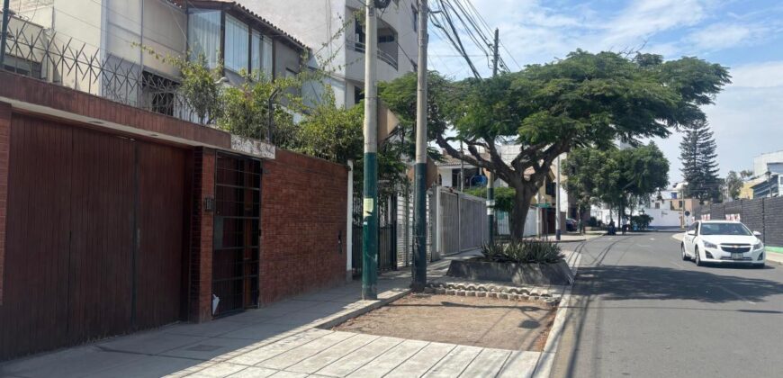 Se Vende Departamento Tipo Casa en 1er Piso – Surco