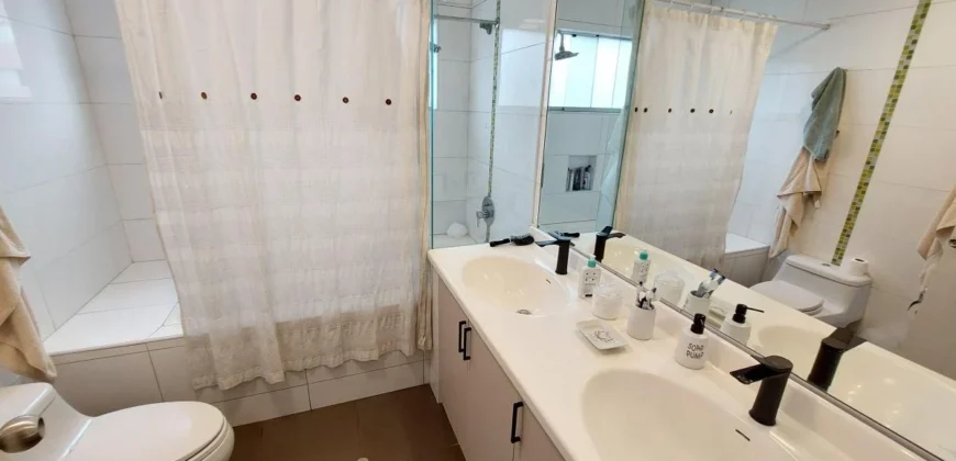 En Alquiler Hermosa y Moderna Casa en Casuarinas Sur
