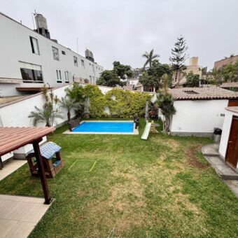 Se Vende Casa Remodelada con Piscina en Surco
