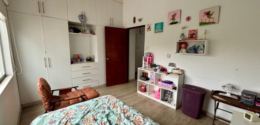 Se Vende Casa Remodelada con Piscina en Surco