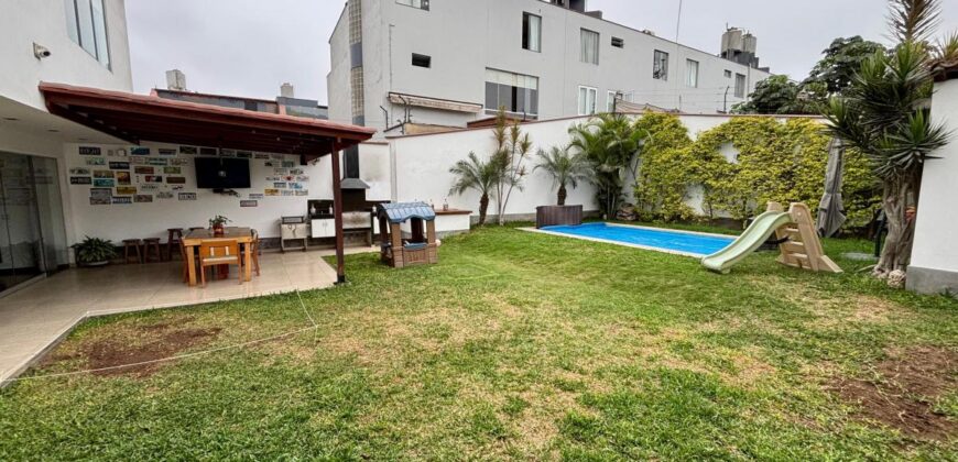 Se Vende Casa Remodelada con Piscina en Surco