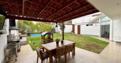 Se Vende Casa Remodelada con Piscina en Surco