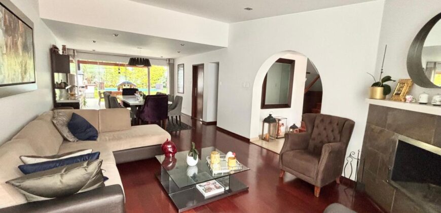 Se Vende Casa Remodelada con Piscina en Surco