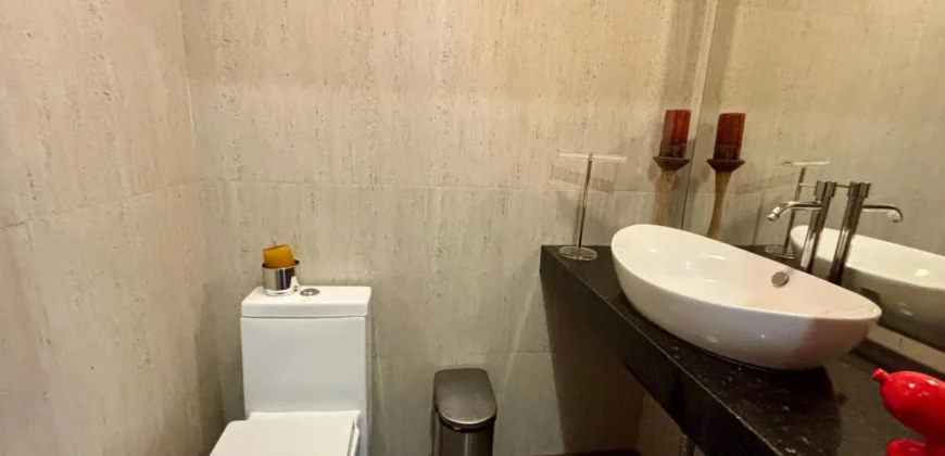 Se Vende Casa Remodelada con Piscina en Surco