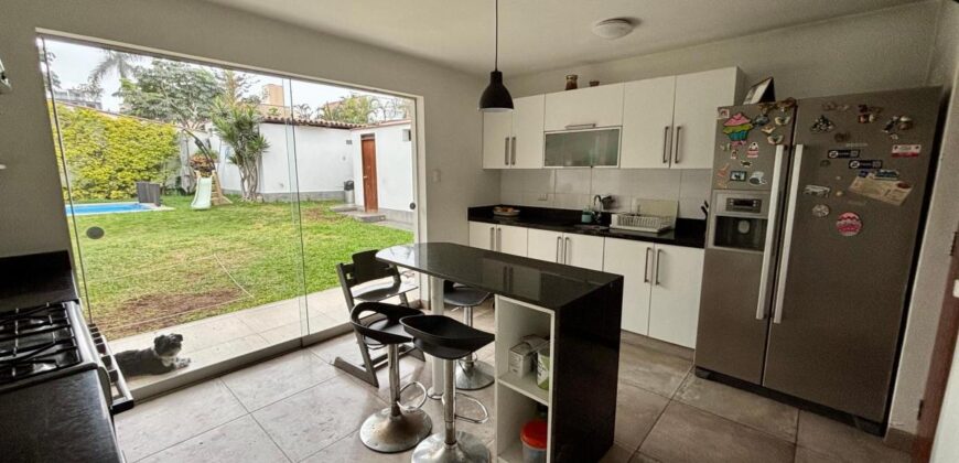Se Vende Casa Remodelada con Piscina en Surco