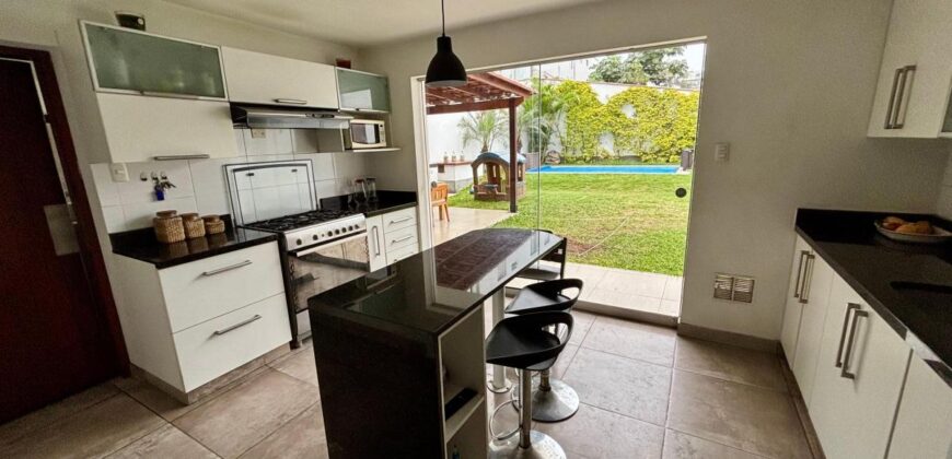 Se Vende Casa Remodelada con Piscina en Surco