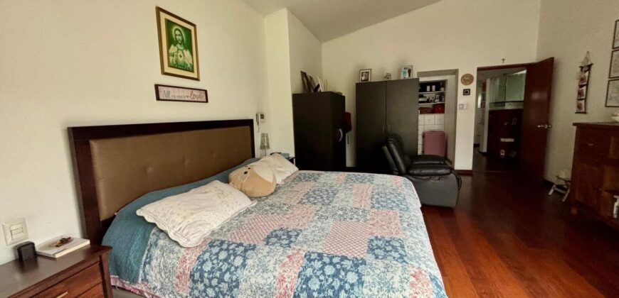 Se Vende Casa Remodelada con Piscina en Surco