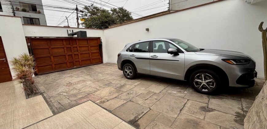 Se Vende Casa Remodelada con Piscina en Surco